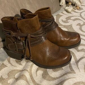 Earth Original Brown Leather Ankle Boots
